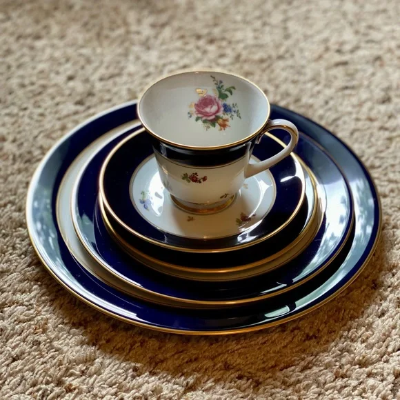 Noritake - Hapsburg Rose - Picture 4 of 11